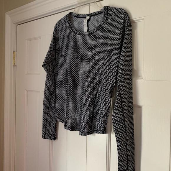 NWT Lululemon On Pace Top - Picture 3 of 8